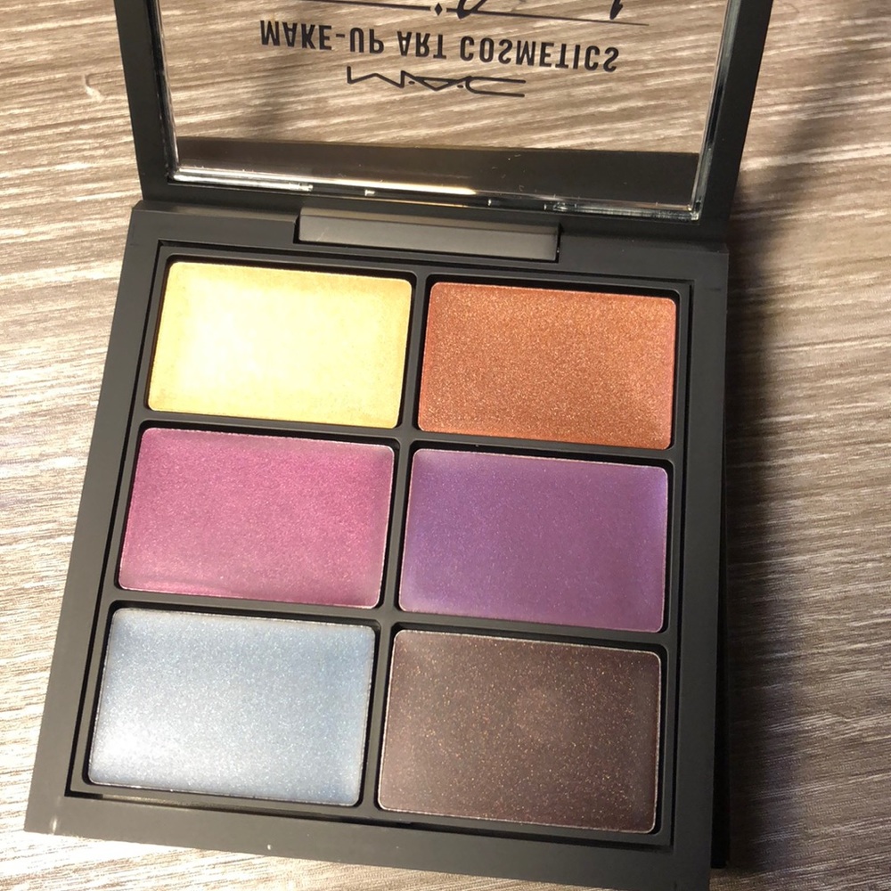 MAC limited edition eyeshadow palette